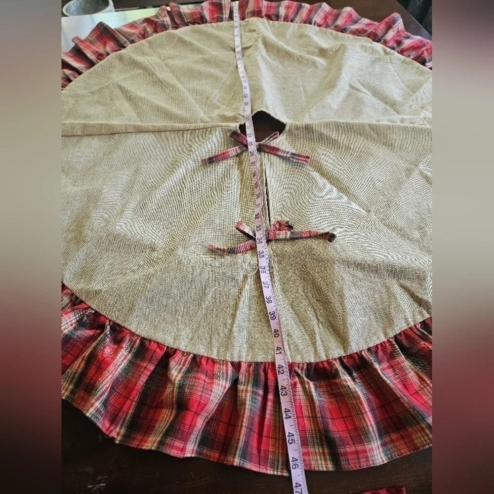 Tree skirt